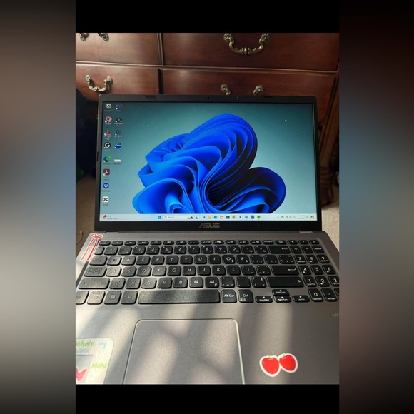 Asus vivobook
Used like new - Picture 2 of 2